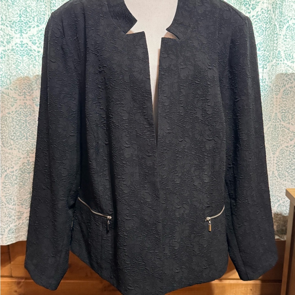 Roz & Ali Textured Black Blazer with Zipper Accents-Like New
